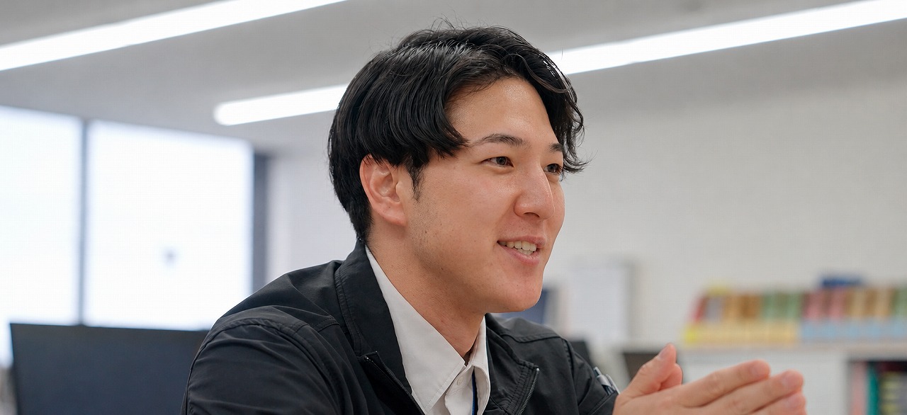 先輩から学び成長する社員